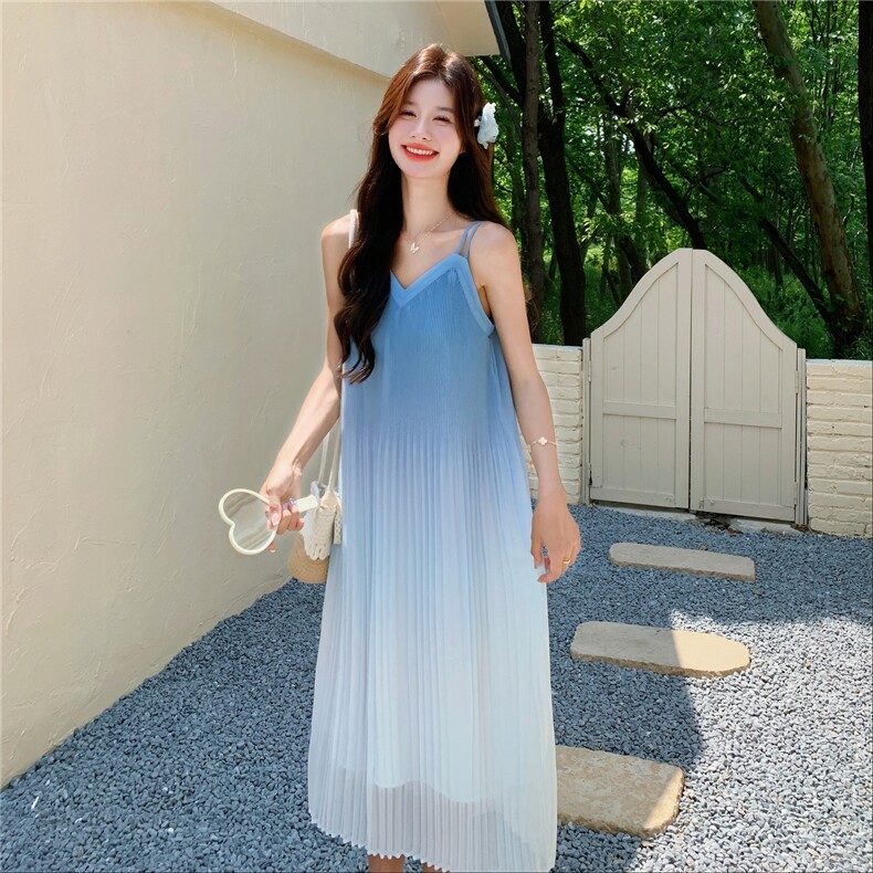 超好看浅蓝色渐变吊带连衣裙女夏季2025法式度假风设计感时髦长裙,女装连衣裙,2C375