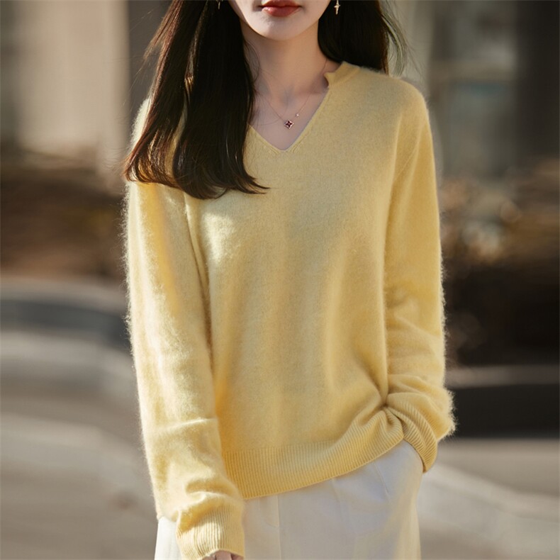 2025年秋季时尚百搭通勤简约休闲无缝剪刀小V领套衫，女装羊毛衫，昭美羊绒