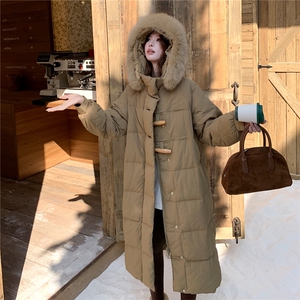 水衣源8822长款连帽狐狸毛领宽松阔版加厚保暖羽绒服女图片