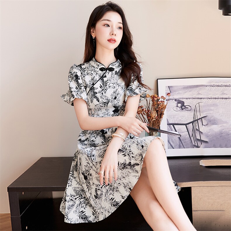 典雅花型旗袍显瘦连衣裙2024夏季新款盘扣气质新中式连衣裙女,女装连衣裙,唯依ONLY
