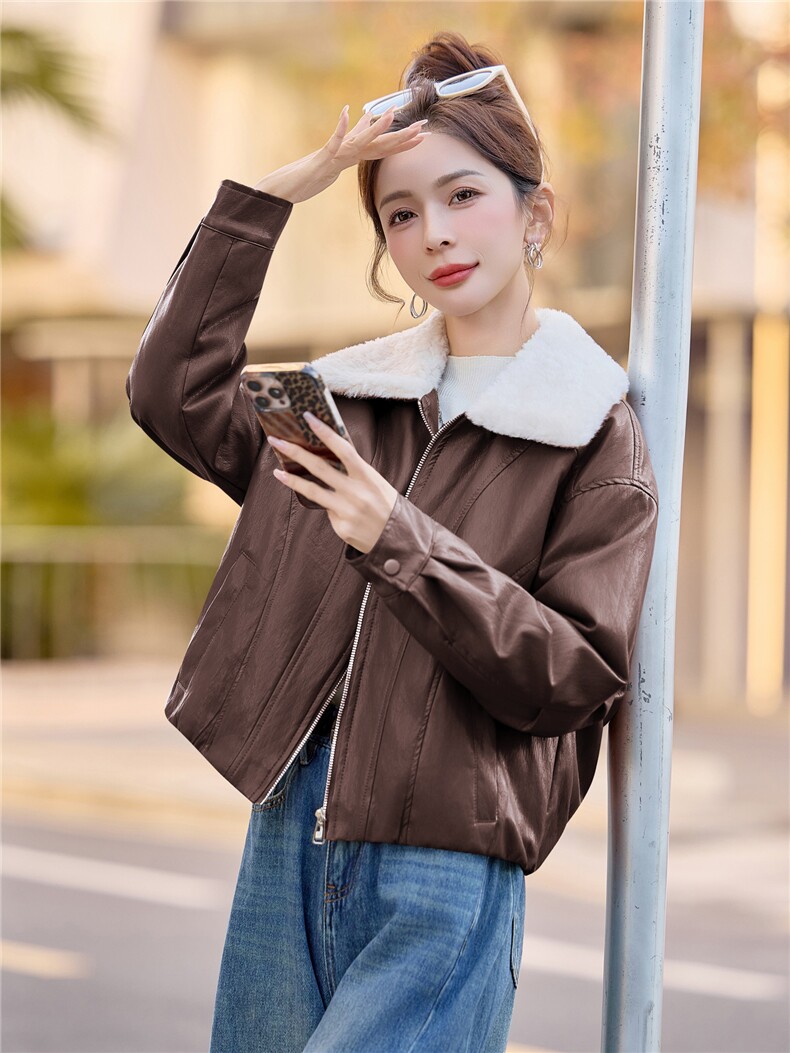 2025年冬季时尚休闲保暖优雅pu羽绒服,女装羽绒服,依恋蒂丝