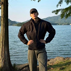 黑色