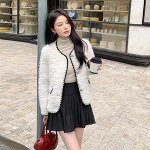 韩版气质小香风毛绒外套女2025年冬季新款显瘦保暖加厚羊羔毛上衣图片