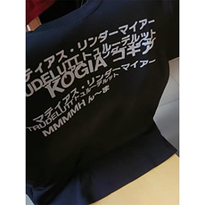 黑色