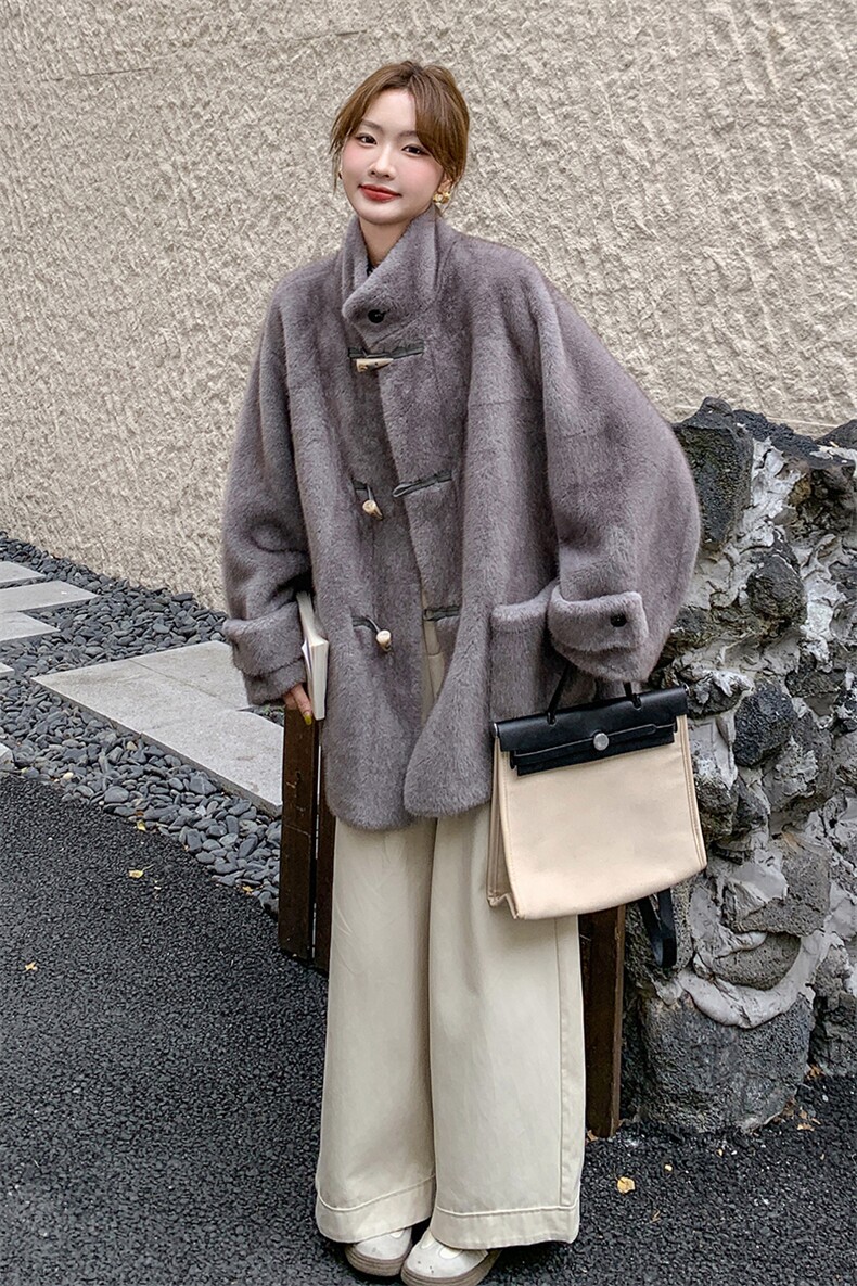 灰色复古高级感牛角扣皮毛一体外套女2025冬新款气质立领毛绒上衣,女装短外套,2C317