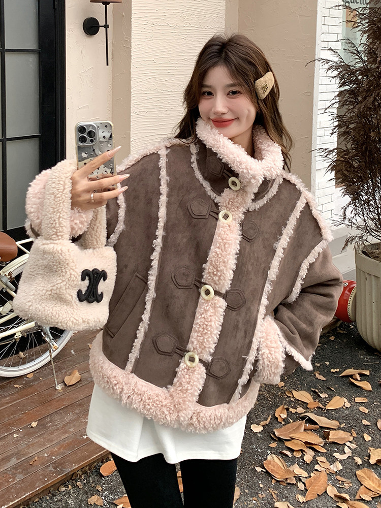棕色麂皮绒拼接皮毛一体羊羔毛外套女秋冬2025新款设计爆款厚棉服,女装羊羔毛/颗粒绒,浪娴服饰