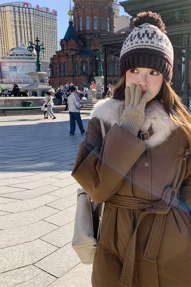 大毛领设计短款宽松羽绒服女2024冬新款气质白鸭绒羽绒服收腰外套,女装羽绒服,千寻