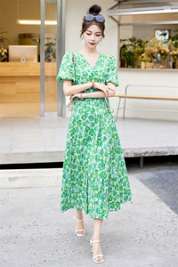 茶歇法式v领绿色碎花连衣裙女春秋2025新款气质女装高级感长裙子图片
