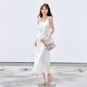 夏季新款现货!2026新中式小清新刺绣马甲+珍珠吊带连衣裙套装女图片