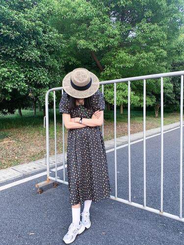 后V领连衣裙，女装连衣裙，last name