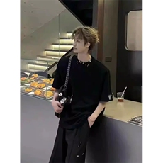 黑色