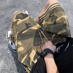 夏季迷彩短裤男潮牌刺绣运动篮球裤潮流宽松直筒休闲五分裤图片