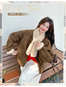 设计感围巾领短款超好看韩货羊羔毛短外套女冬季图片