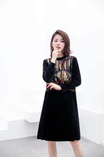 【现货】秋季新款时尚宽松显瘦中长款丝绒连衣裙，女装连衣裙，名怡