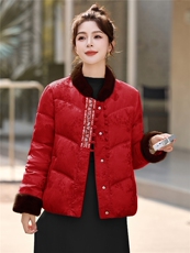 现货现货现货2025年冬季新中式G风人丝刺绣喜庆红羽绒服白鸭绒，女装羽绒服，衣之秀