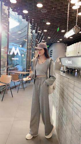 秋装三件套，其它，茜茜可依 红太狼