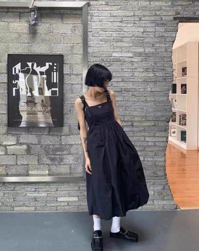 时间洋气款吊带连衣裙，女装背心吊带，转角爱尚