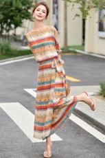 波西米亚风彩色条纹印花连衣裙女夏2026新款气质系带收腰显瘦长裙，女装连衣裙，美沁