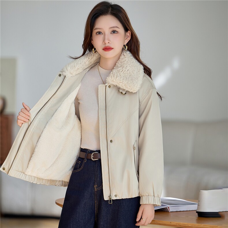 现货。2025冬新款休闲派克服加绒加厚外套女显瘦保暖棉衣短款,女装棉衣/棉服,依万里