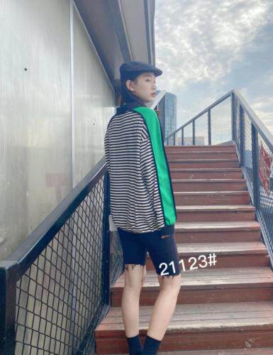 条纹拼色卫衣，女装卫衣/绒衫，方格忆秀