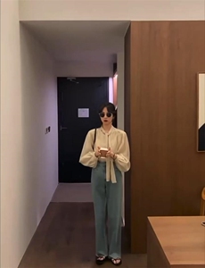 米，粉两色百搭飘带小衫图片