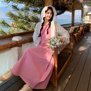 多巴胺穿搭粉色背心连衣裙女夏2025年新款蕾丝开衫配长裙图片