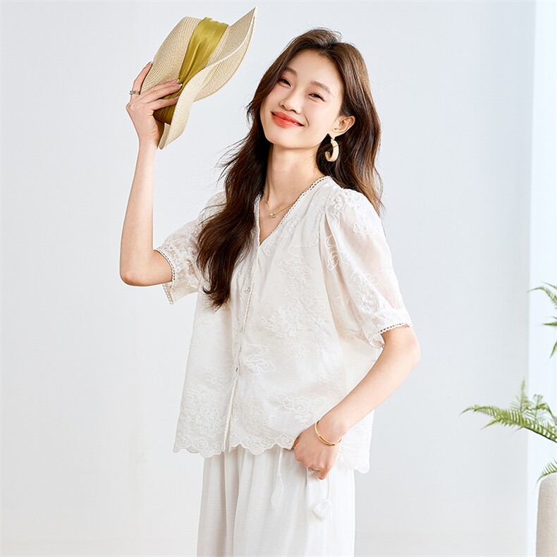 v领蕾丝刺绣衬衫女2025夏季新款七分袖短款轻薄衬衣上衣漂亮小衫,女装衬衫,3200格调