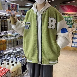 羊羔绒棉衣秋冬男生衣服保暖宽松棒球服个性绣花撞色棉服新款男装图片