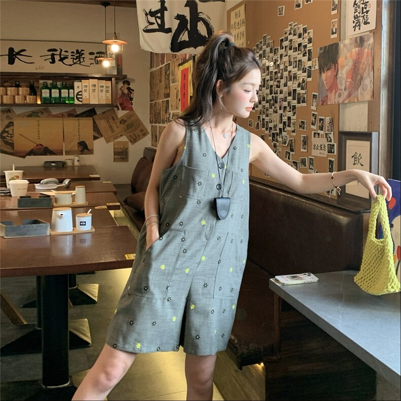 休闲法式深灰色小雏菊连体裤女夏2025新款小个子爆款慵懒风连衣裤,女装连体裤,浙宝208