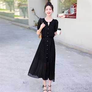 高级感气质黑色连衣裙女夏季2023新款修身显瘦设计感减龄波点长裙图片