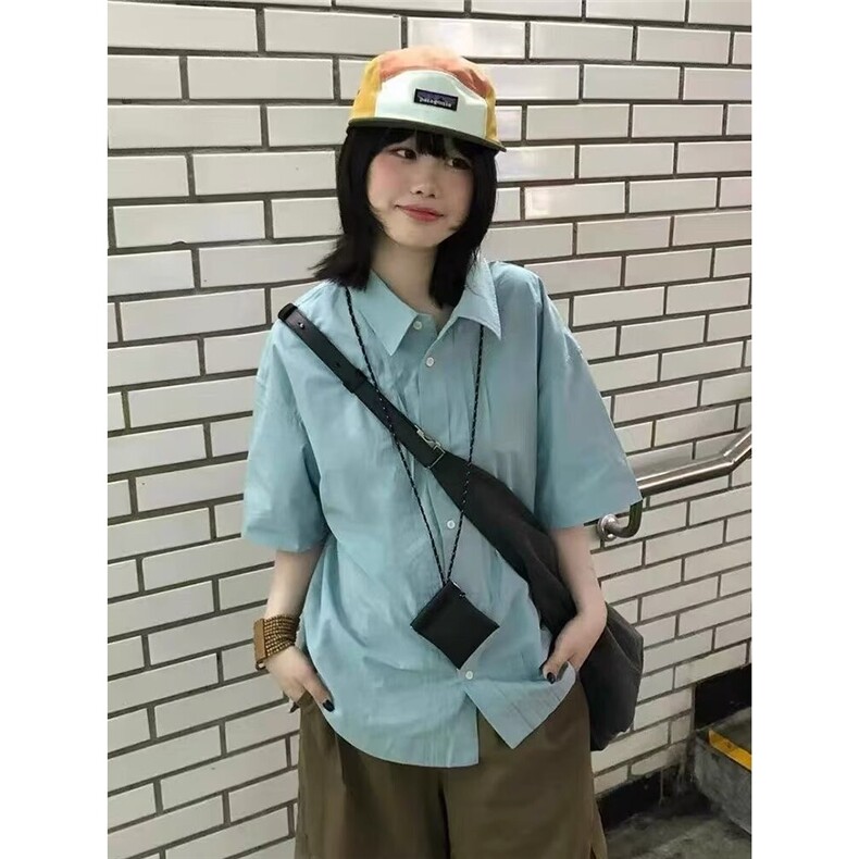 日系复古蓝色短袖衬衫女夏季宽松休闲设计感小众褶皱半袖外穿衬衣图片
