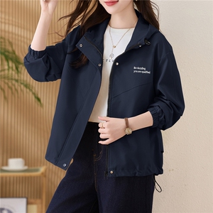 休闲连帽冲锋衣短外套女2025秋季新款小个子宽松百搭显瘦夹克上衣，女装短外套，以桐