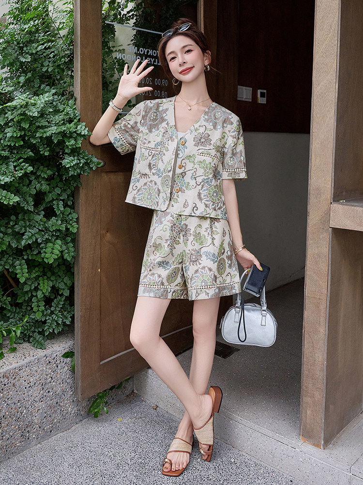 新中式短裤套装女2025夏新款气质巨好看老钱风休闲减龄亚麻两件套,女装套装/套裙,伊仟回