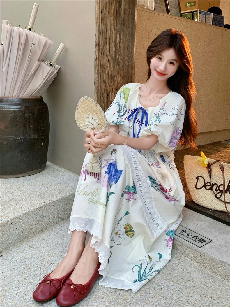印花连衣裙女夏季2026新款韩系松弛感小众俏皮减龄涂鸦花卉中长裙,女装连衣裙,艾米莉亚