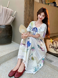 印花连衣裙女夏季2026新款韩系松弛感小众俏皮减龄涂鸦花卉中长裙图片