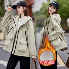 豆绿色
