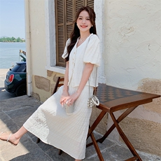 白色肌理感小香风套装裙女夏季新款气质显瘦v领上衣半身裙两件套，女装套装/套裙，菡迪欧娜