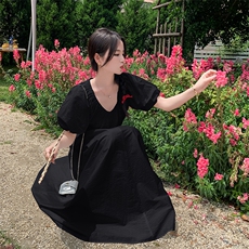 法式白色泡泡袖连衣裙女2025夏季新款气质轻熟风收腰显瘦V领长裙，女装连衣裙，2C255