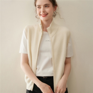 2025百搭时尚元宝针拉链马甲羊绒衫图片