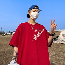 酒红色