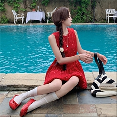 甜美度假风波点红色无袖背心连衣裙女夏2025新款小个子温柔风裙子，女装连衣裙，2D148
