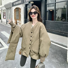 冬日韩系宽松羽绒服配围巾女2025新款设计感小个子大口袋保暖外套，女装羽绒服，2C159