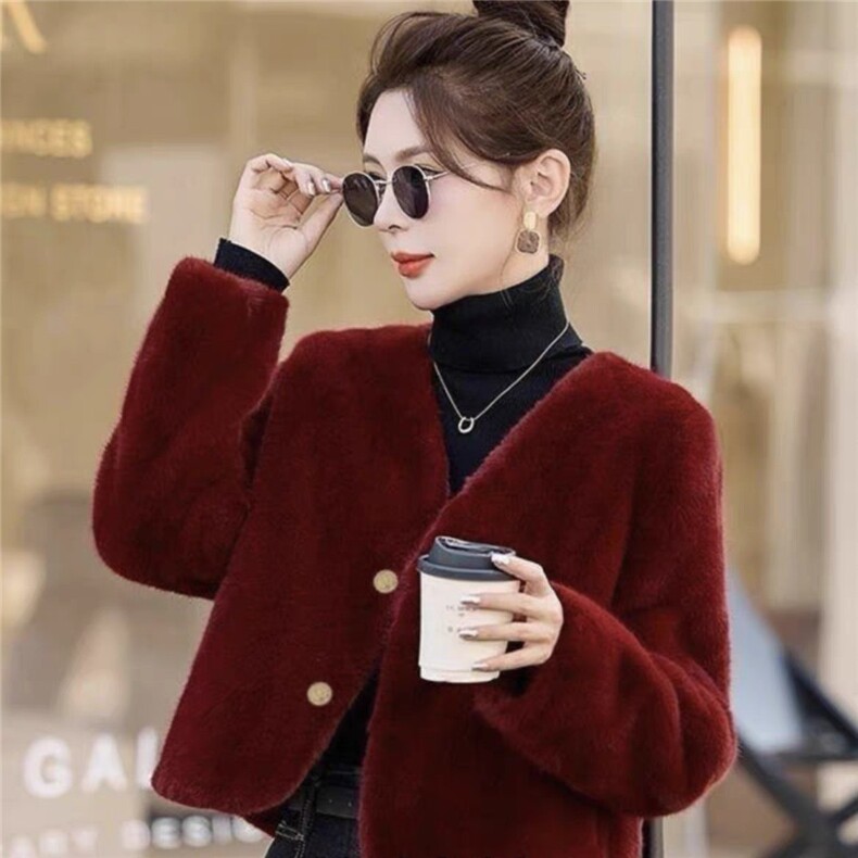 2025新款V领短款外套女士,女装短外套,牛米欧羽绒服工厂店
