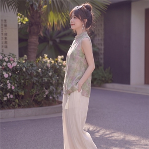 2026年夏季休闲风女优雅淑女通勤日常印花压皱新中式两件套图片