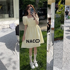 甜美初恋森系超仙仙女连衣裙女夏2025新款法式方领公主裙减龄显瘦，女装连衣裙，2C037