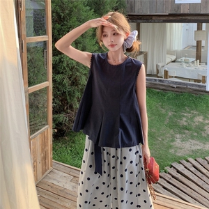 今年流行一整套穿搭盐系休闲背心套装女2025新款波点阔腿裤两件套图片