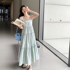 条纹吊带连衣裙女2025夏季新款法式气质温柔风高腰显瘦海边度假裙，女装连衣裙，2C158