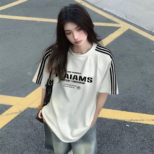 抖音得物品质二开240克宽松纯棉美式潮牌印花三条杠中性风短袖T恤图片