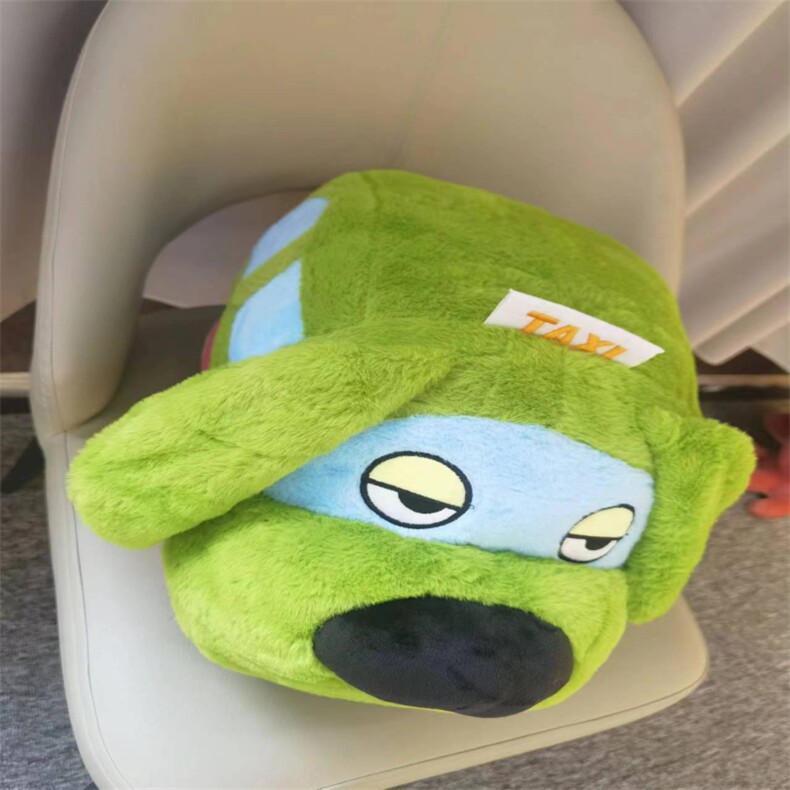 小汽车，亿卡萌毛绒玩具