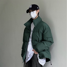 墨绿色
